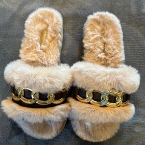 Michael Kors Faux fur slipper size 6 NWOT